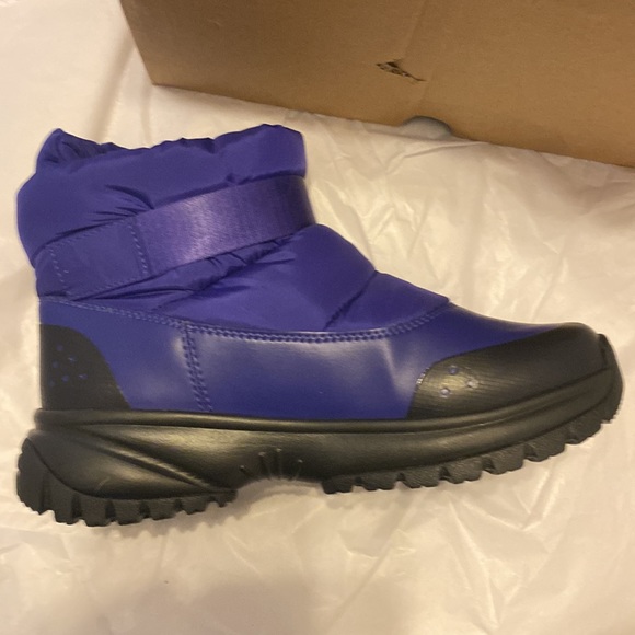 Ugg Yose Puff Snow Boots - Picture 6 of 8